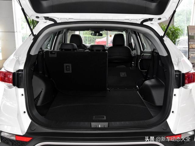 不输本田发动机的动力，2.7米轴距的自动挡SUV，东南DX7