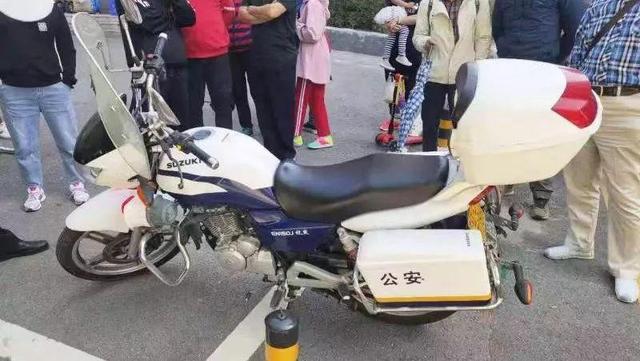 辽宁男子自己改装“警用摩托车”，平时帮朋友“开道”，结果遇上了真交警