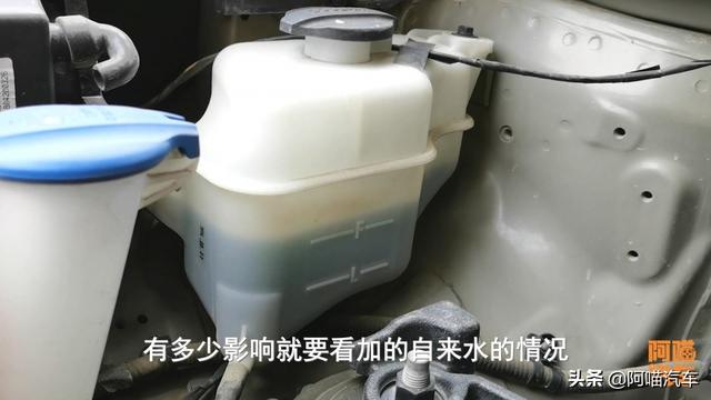 车子防冻液里面加了自来水有问题吗？要不要把防冻液全部换掉