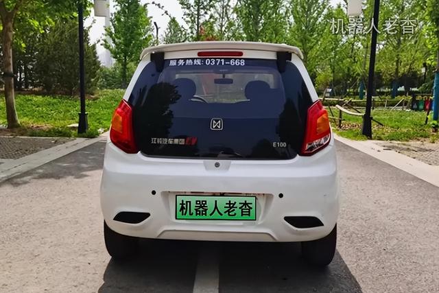 又一款万元左右的新能源两厢小轿车，便宜的纯电动绿牌车江铃E100