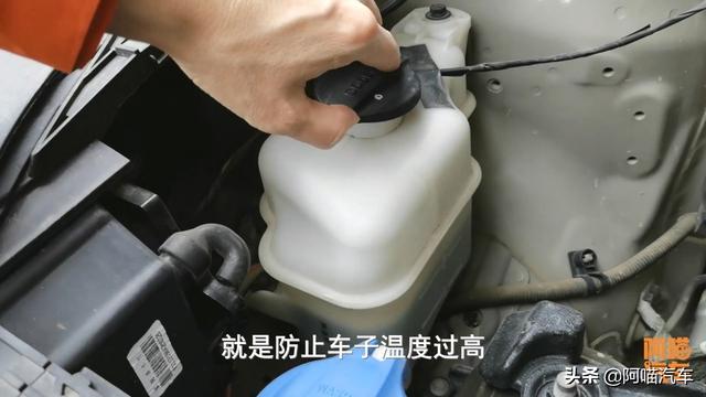 车子防冻液里面加了自来水有问题吗？要不要把防冻液全部换掉