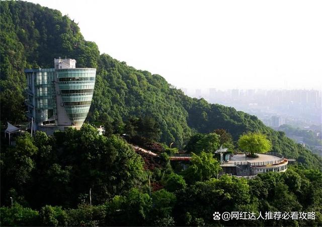 两个人去重庆玩一圈要多少钱，解放碑跟团双飞六日游多少花费