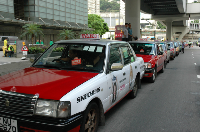 为啥在香港很少见到国产车？当地人：不是不买，我们也没办法