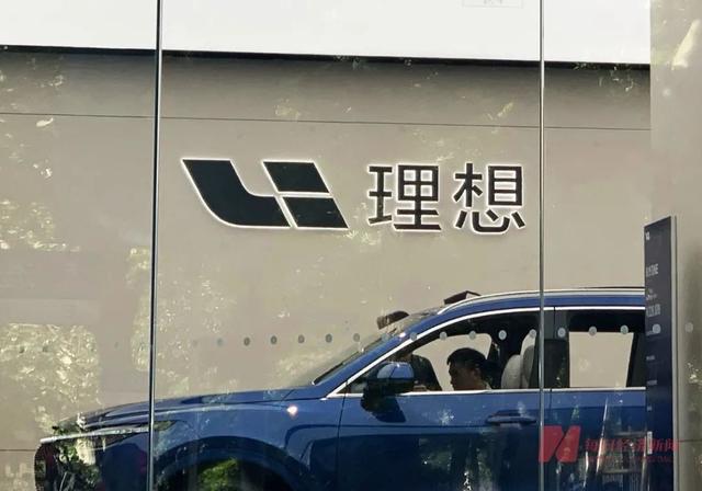 造车新势力商场直营卖车，没有中间商赚差价，4S店模式还能活多久？