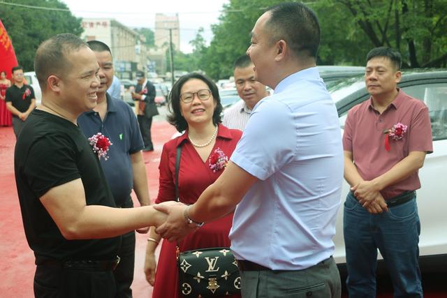 良达新能源汽车落户钦州 合浦企业家蔡传良莫少芳夫妇功不可没