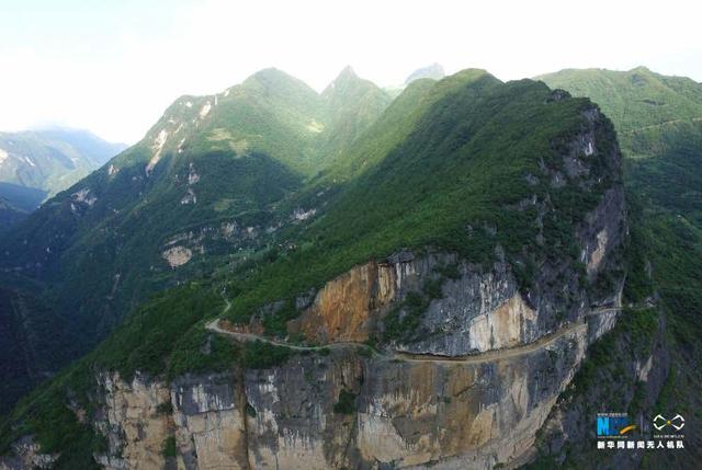 航拍重庆美丽乡村路 助力村民奔小康