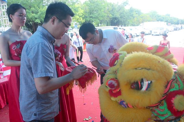 良达新能源汽车落户钦州 合浦企业家蔡传良莫少芳夫妇功不可没