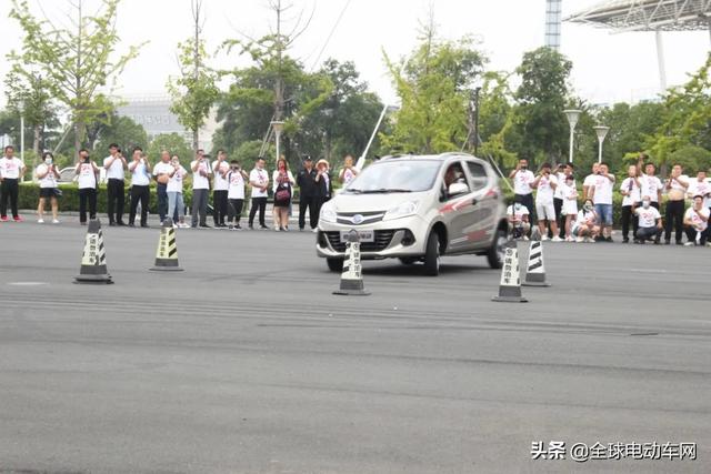 全球低速电动车“第一飞”助力M30新品发布会，易咖尽显王者范