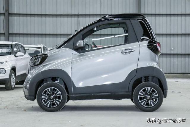 兄弟内斗还是高低配合？五菱宏光MINI EV对比宝骏E100