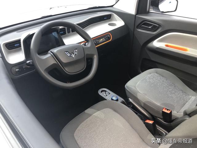 兄弟内斗还是高低配合？五菱宏光MINI EV对比宝骏E100