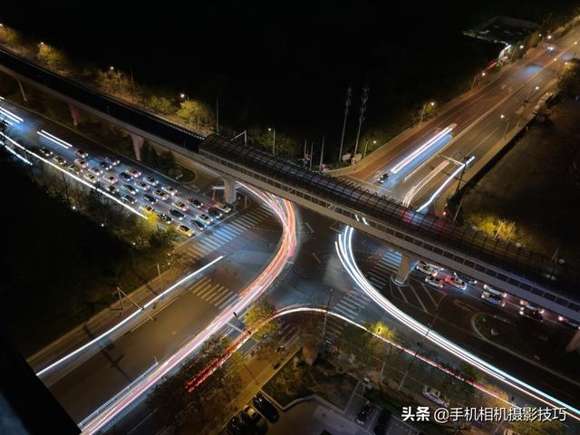 苹果用户不用羡慕安卓机了！夜景车轨你也能拍，方法还不止一种