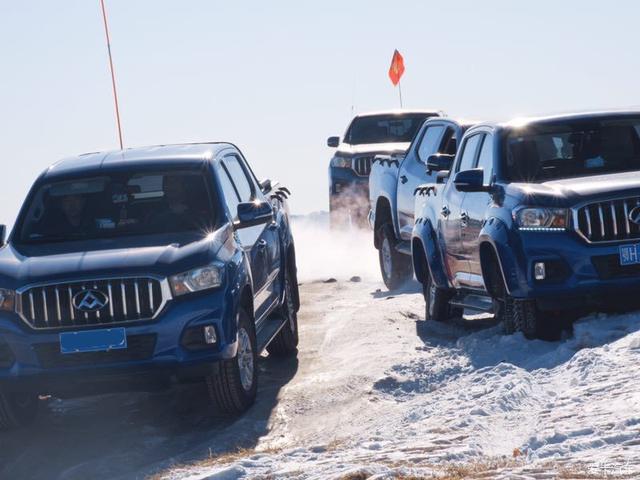 要啥四驱车！两驱上汽MAXUS T60穿沙漠走雪地，开着贼得劲