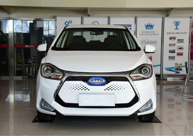 顶配9万起，紧凑型电动车，功率50 kW，与北汽EV160高下立见！