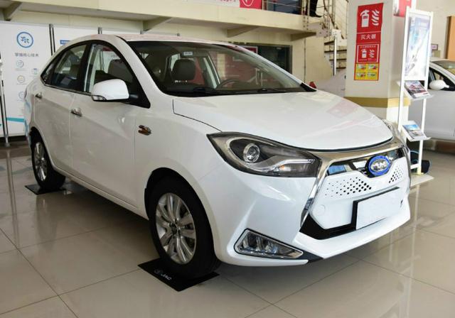 顶配9万起，紧凑型电动车，功率50 kW，与北汽EV160高下立见！