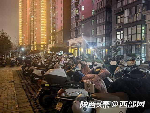 西安电动自行车停放调查①｜没地停车、充电费劲 车主的困境怎么解？