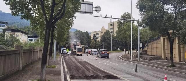 涪陵江东滨江路4号连接车行道维修完工