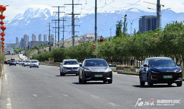 走市场 问消费丨新疆公路上的新能源汽车为何越来越多