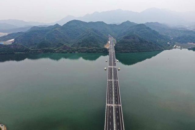 杭州市民到莫干山旅游，今后要快半小时，省内一批重大交通项目即将建成通车